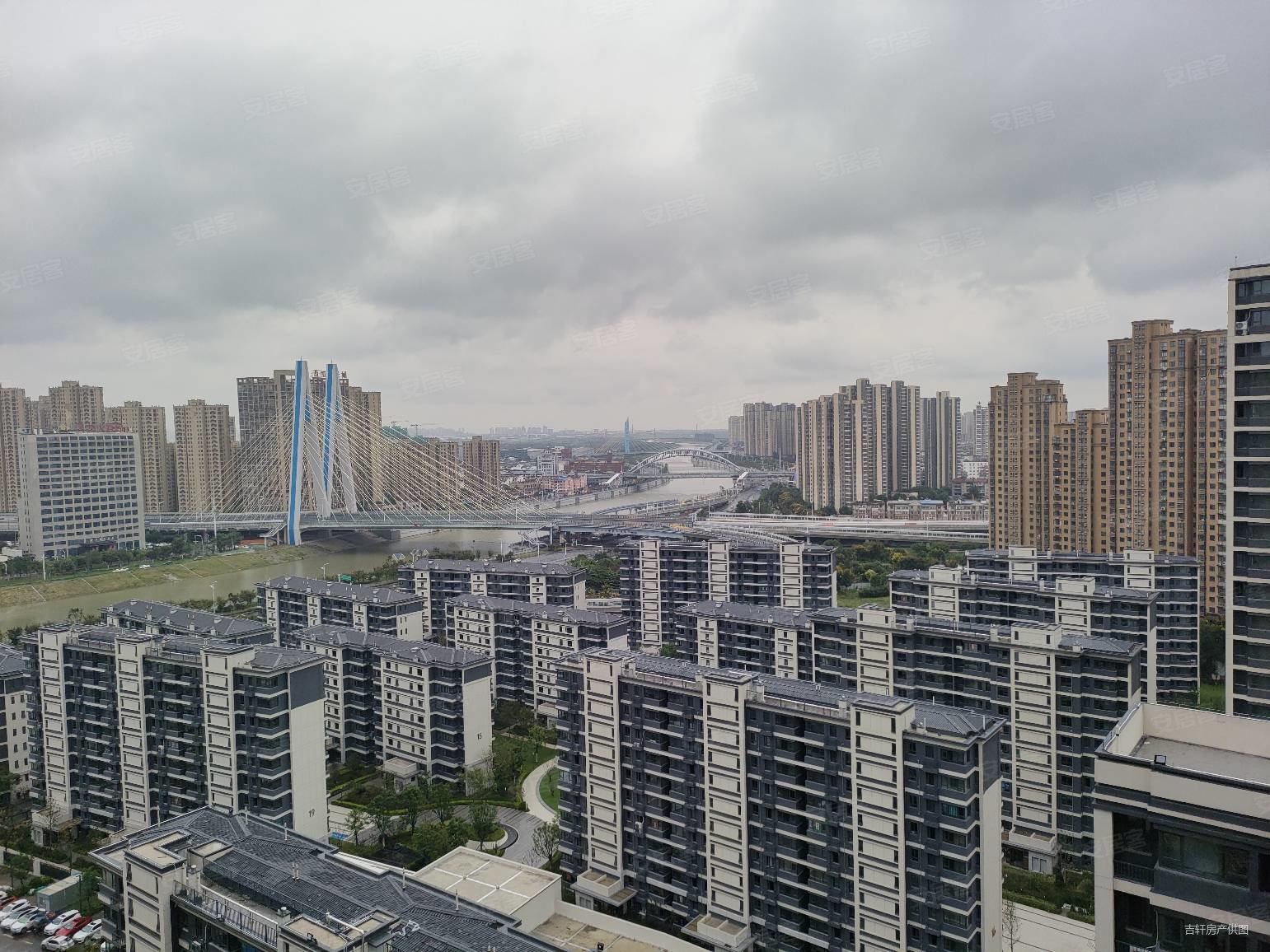 徽创佳兆业未来城车位充足小三居出行方便临地铁电梯房