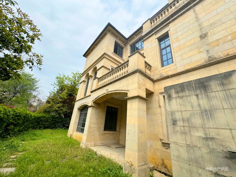 绿地乔治庄园(别墅)二手房,2588万,4室3厅,5卫,675.