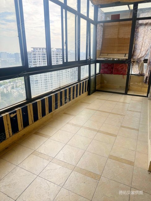 钱江水晶城 89方精装边套 彩虹城板块  的三房 满五诚心卖