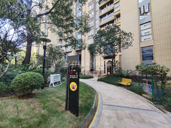 佛山顺德乐从依云水岸二期依云水岸 精装三房 家电齐全出租房源真实