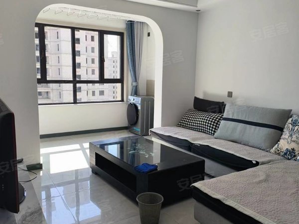 喀什喀什市喀什城区上海公馆万达附近,电梯两室,家具家电齐全,壁挂炉