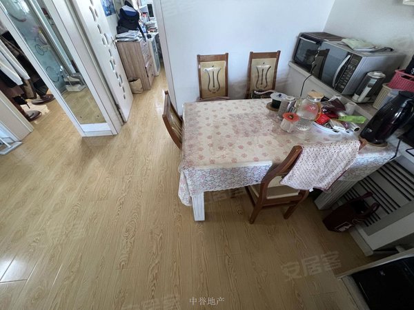 锦州凌河铁东市场延安路五段小区延安路五段,多层五楼,89平米,两室,干净整洁,包取暖出租房源真实图片