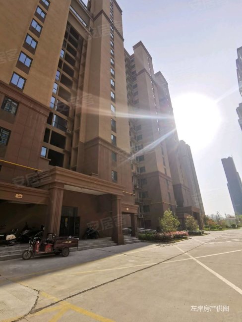 高陵区龙泊湾三室两卫 南北通透 可按揭首付百分之,龙