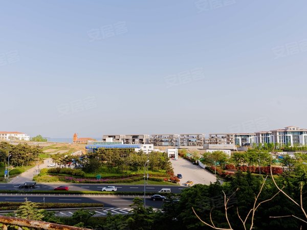 青岛黄岛薛家岛海尔山海湾精装双卫三居室小区门口地铁站超大露台可