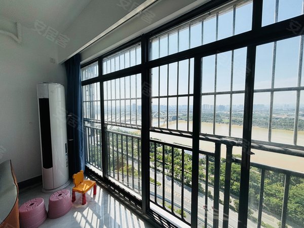 南宁西乡塘石埠西明蓝湾西乡塘客运站 一线江景大两房 客厅配空调 通