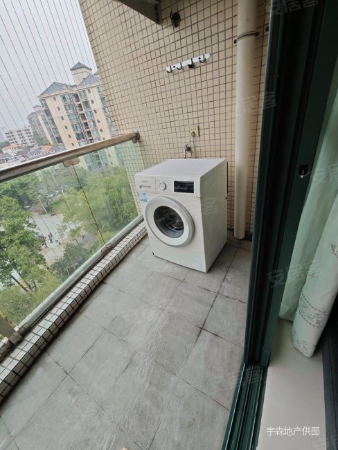 蔚蓝星湖公寓住宅