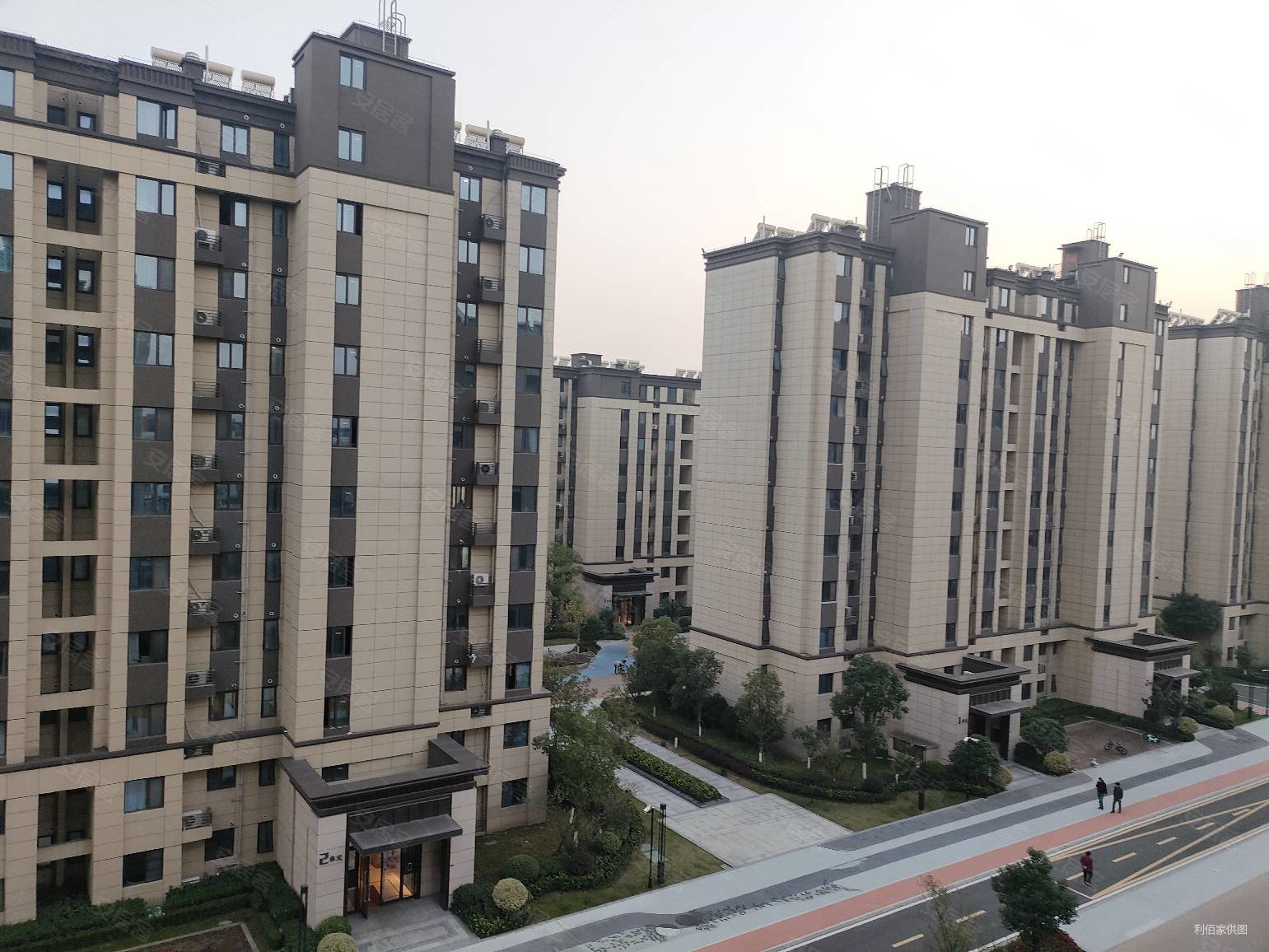 中骏云景台3室2厅2卫107.14㎡南北139万