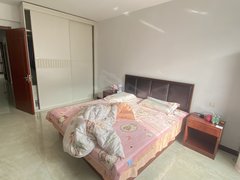 烟台芝罘芝罘岛万科联排别墅 上下五层带电梯 家具家电齐全 带院子 多套房源出租房源真实图片