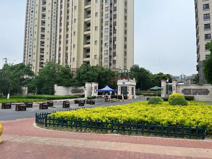 不是太好,周围配套不多不足【附近学校】小区距离滆湖科技幼儿园500米