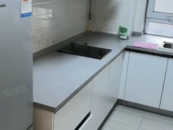 可季度租,凯隆城电梯房一室,家电齐全,包物业取暖费