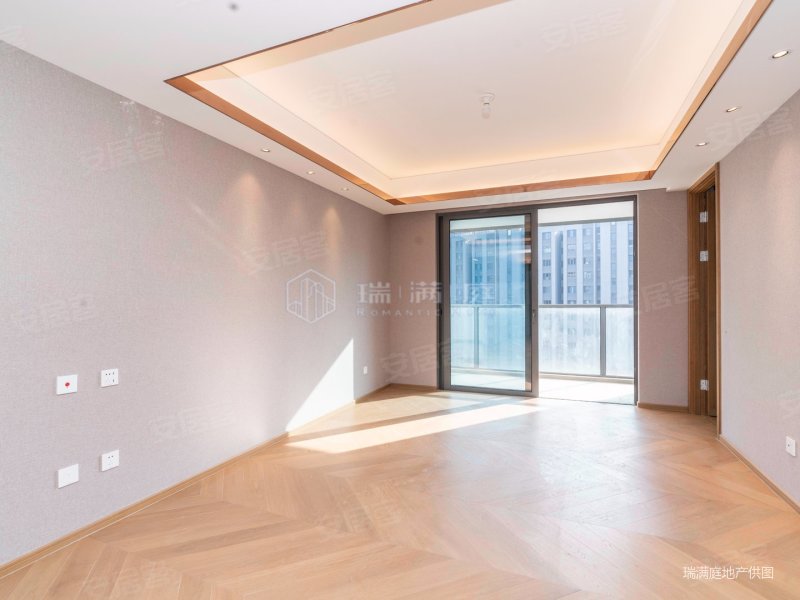 华著兰庭 双卫 停车方便 临地铁 次新小区 商品住宅