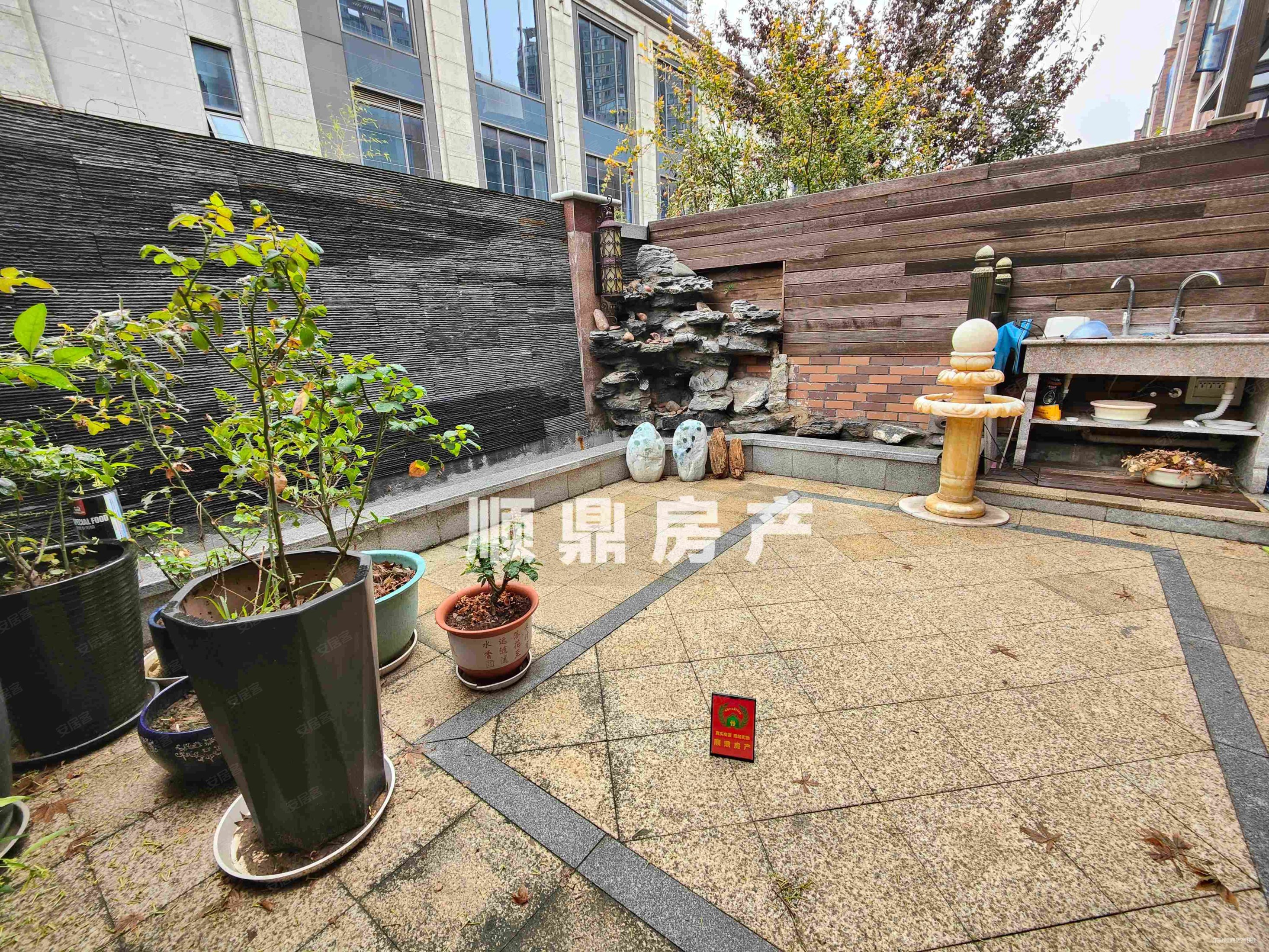 涟城新出南京主城河西排别墅有花园带电梯豪华装修未住急