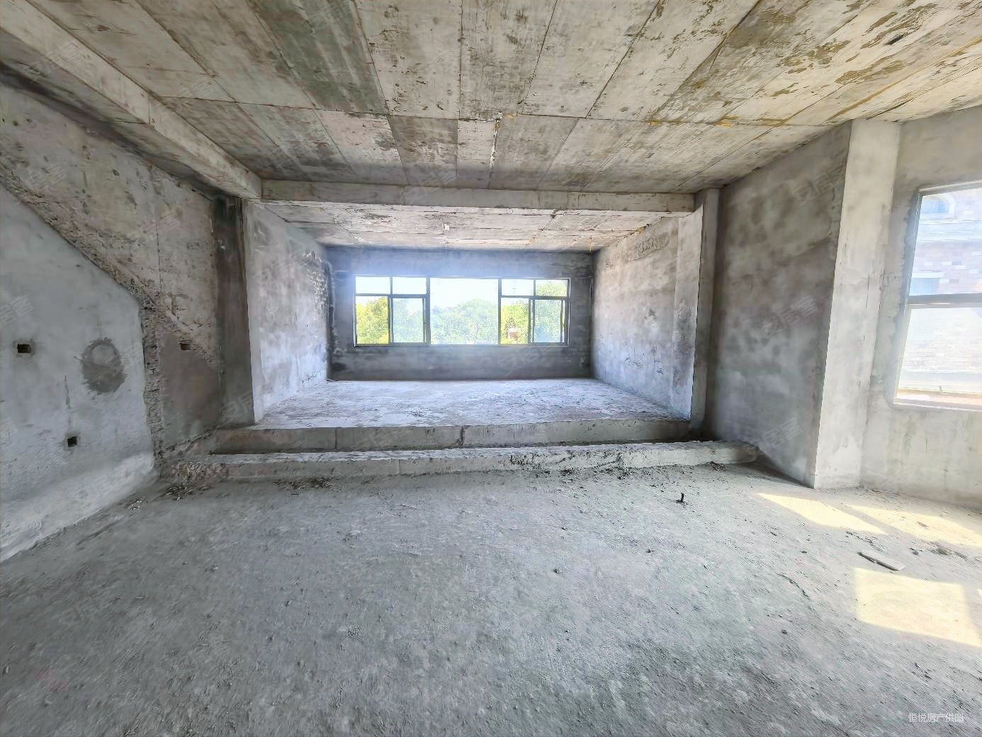 阳明山庄5室2厅2卫360㎡南北555万