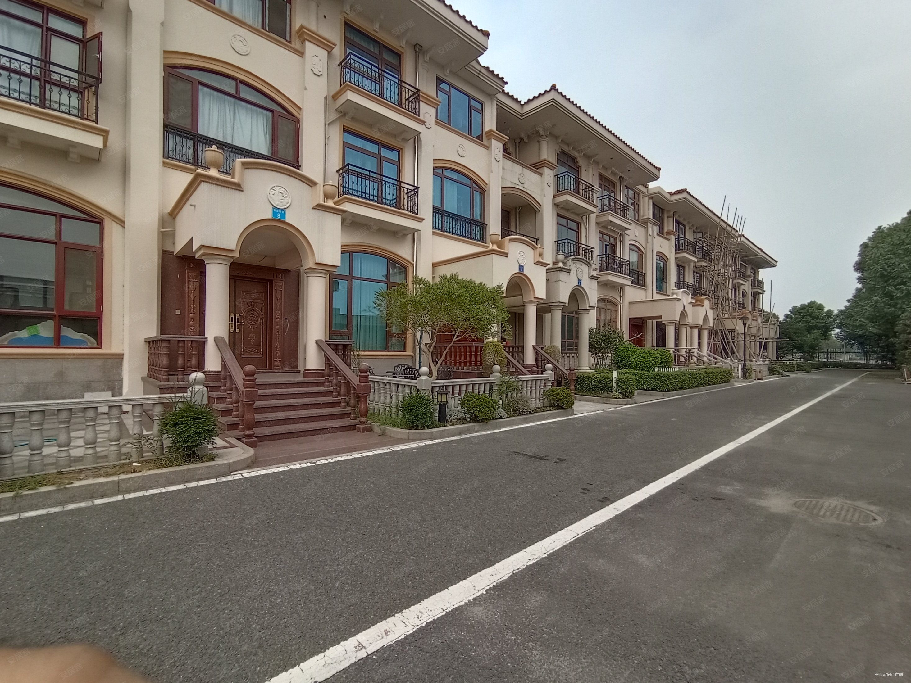 紫金苑5室2厅4卫381.64㎡南北460万