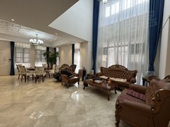 昆明官渡福保片区滇池会展中心旁精装联排端头别墅 可办工接待拎包入住带电梯车位出租房源真实图片