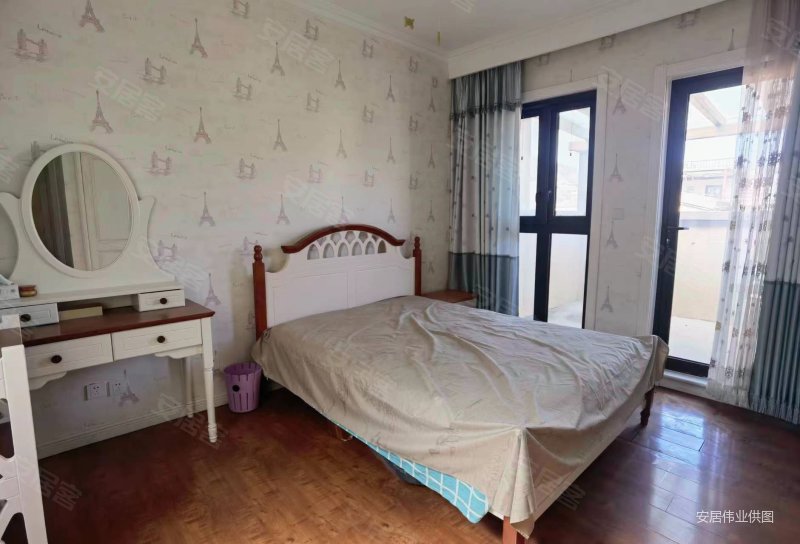 盘谷卫城两层联排别墅,精装干净前后带院地势高,带全景露台,盘谷卫城