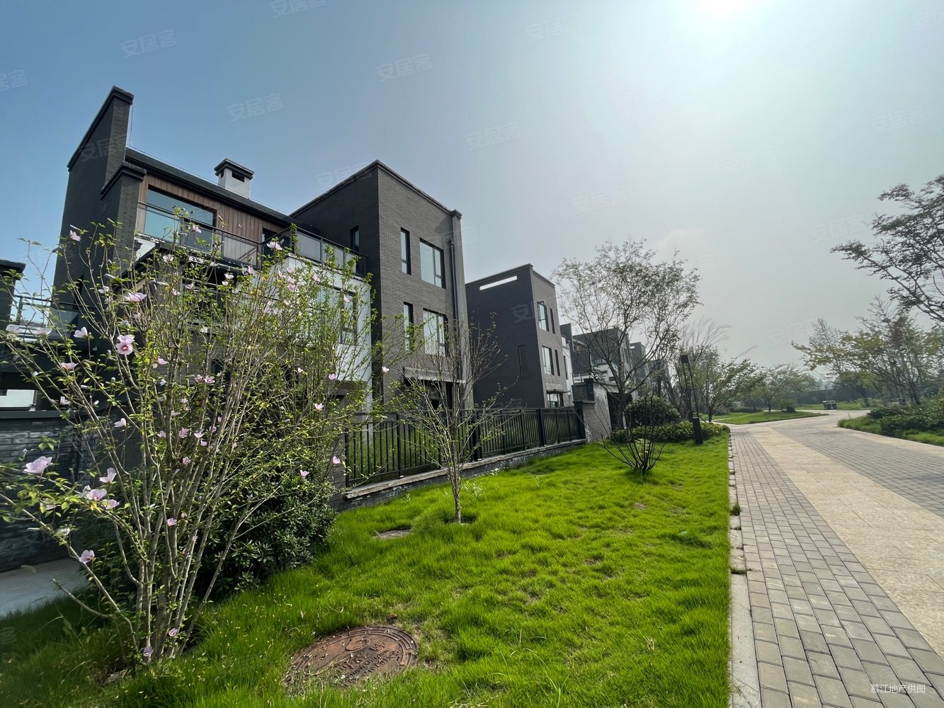 龙门一号别墅区的小洋房精装房