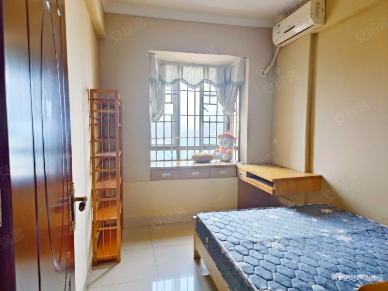 嘉景出售138万精装修环绕小区环境好中心地段