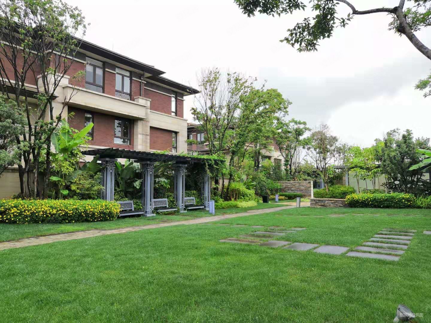滇池边 恒大云玺 联排别墅 带私家车位 花园 纯别墅区高赠送