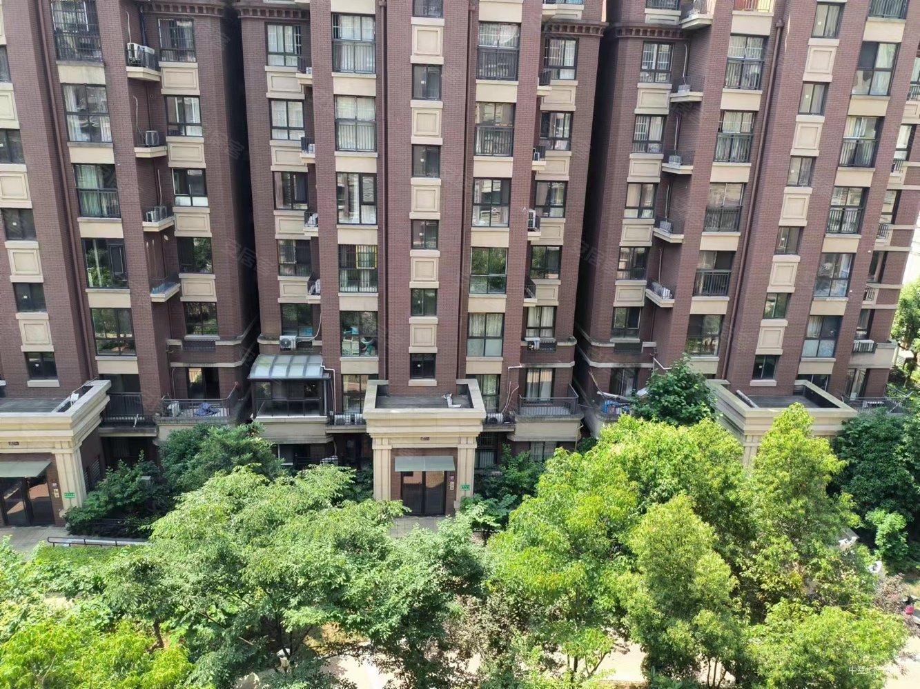 金大地翡翠公馆 南北通透 临地铁 刚需小三居 购物方便