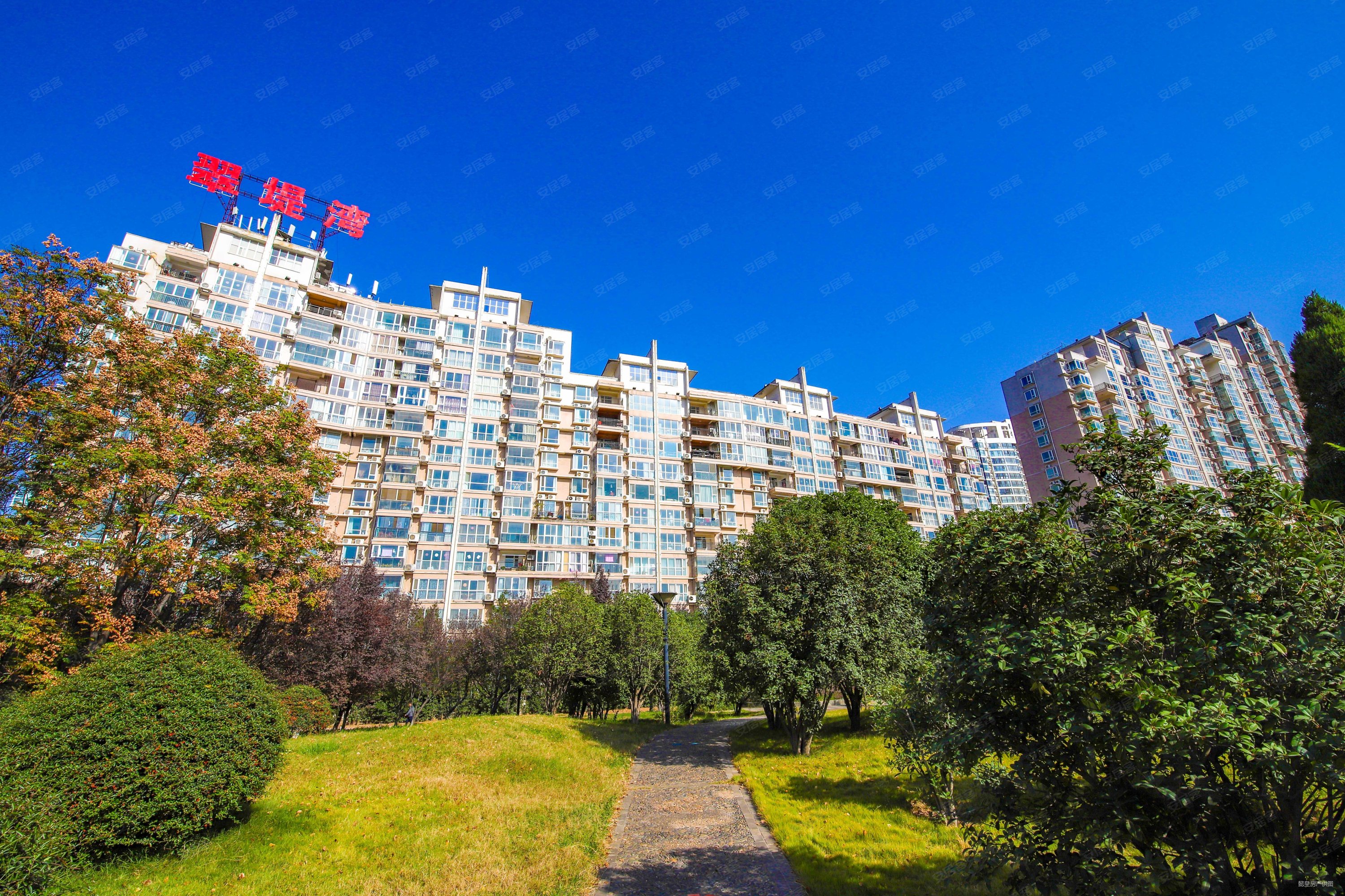 翠堤湾一楼花园房通透大三室出门洛浦公园花园40平方