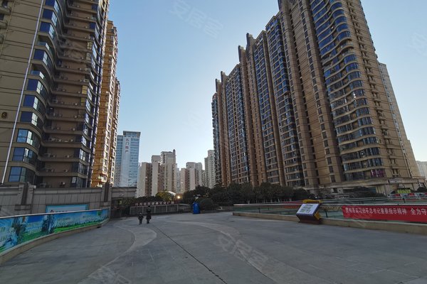 曼哈顿广场