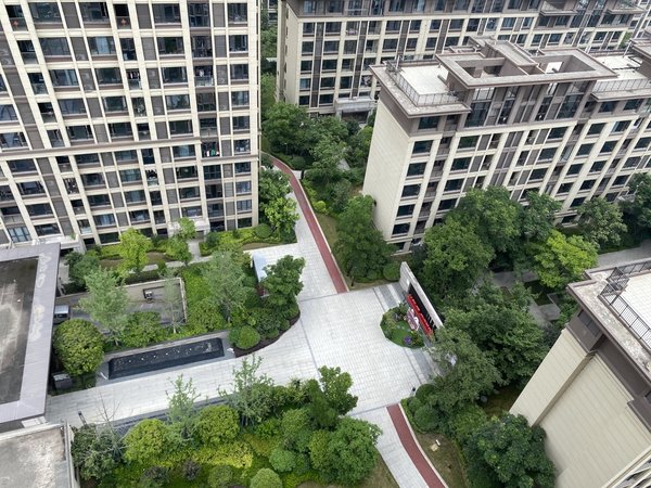 杭州临安临安城区中骏柏景湾(公寓住宅)城东中骏汽车东站一中边上出租