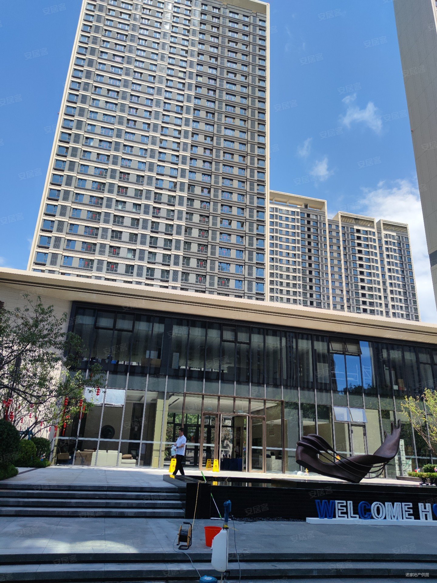 低价东港招商臻园70年产权住宅现房精装修好4室南北通透近地铁