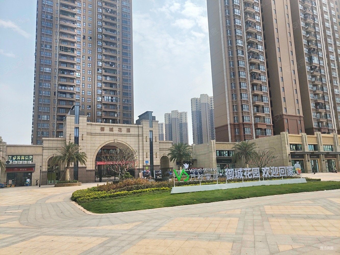 御城花园123平方毛坯四房大阳台看花园诚心出售