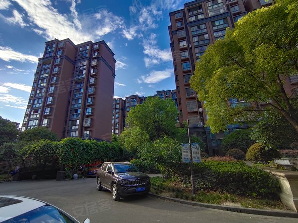 上海青浦重固逸皓华庭(公寓住宅)逸皓华庭两房精装修低价出租3200每月