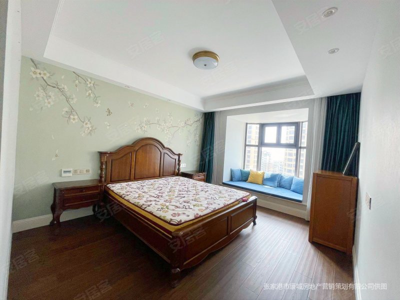 美辰一号房17楼豪华装修4房带车位南北通透价可谈