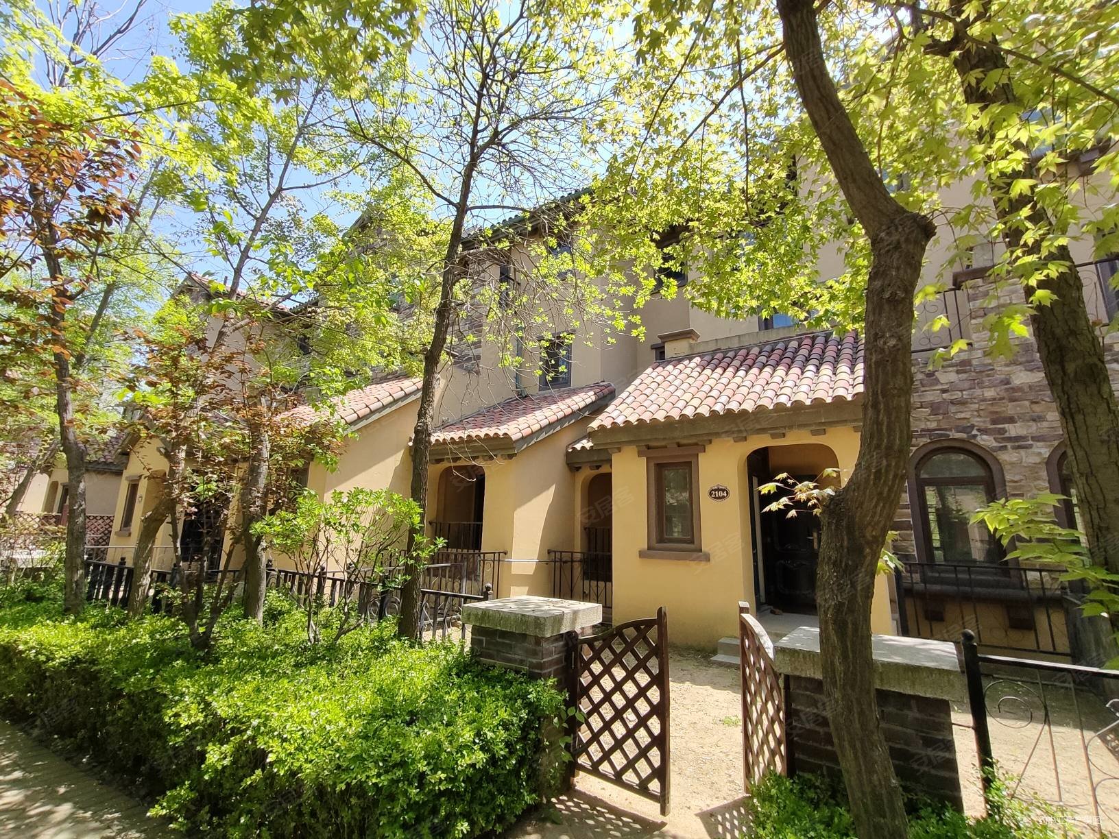 青建橄榄树(别墅)4室2厅4卫318.23㎡南北189万