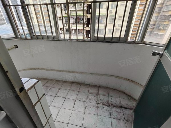 深圳罗湖东门粤海花园可以做宿舍的三房,近东门国贸,位置好,看房方便!