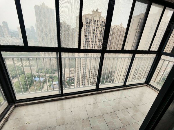 武汉洪山关西南湖康泰花园新竹苑无中介 包物业 民水民电   房子位于