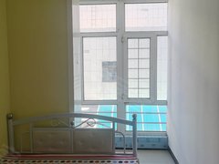 赤峰红山步行街个,人月付 回民胡同南口阳面有窗户双人间350至500元出租房源真实图片