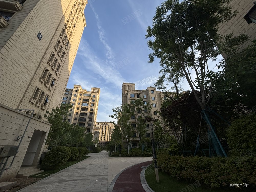 地铁口,品质洋房社区!山水美术,南北通透!视野开阔急售急售