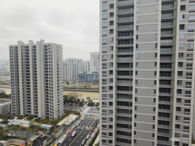 中天溪珺庭3室2厅2卫96㎡南156万