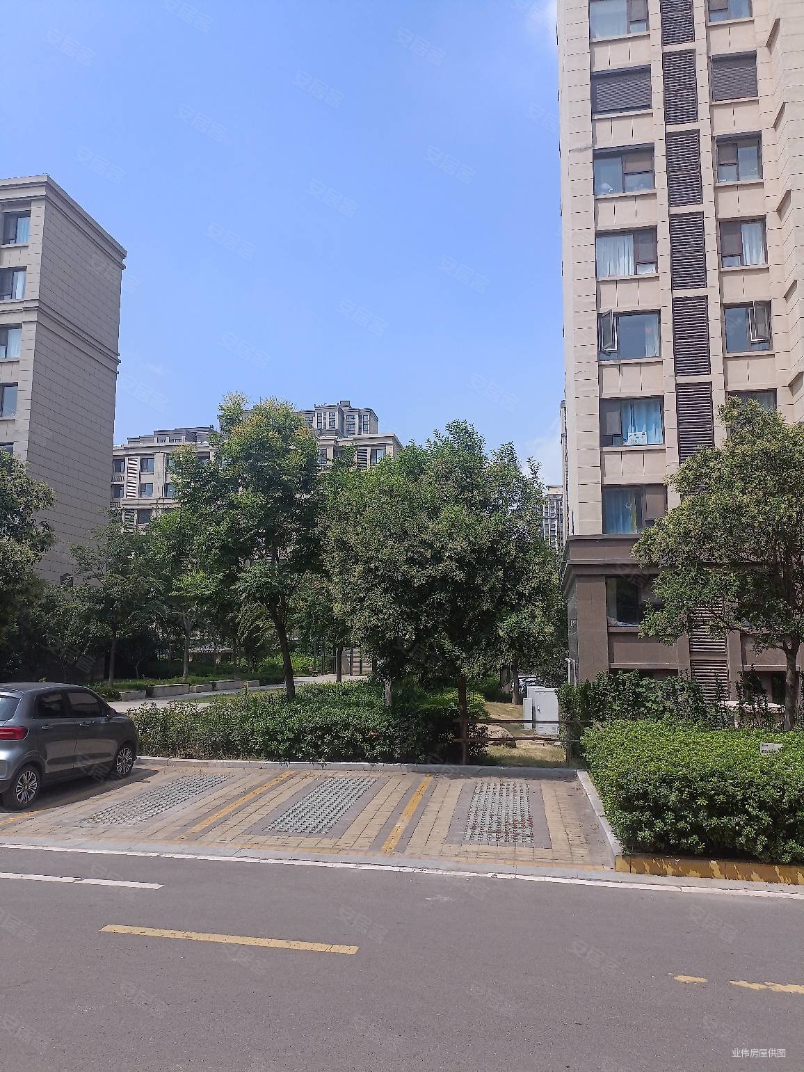 中昂朗琴3室2厅2卫109㎡南186万