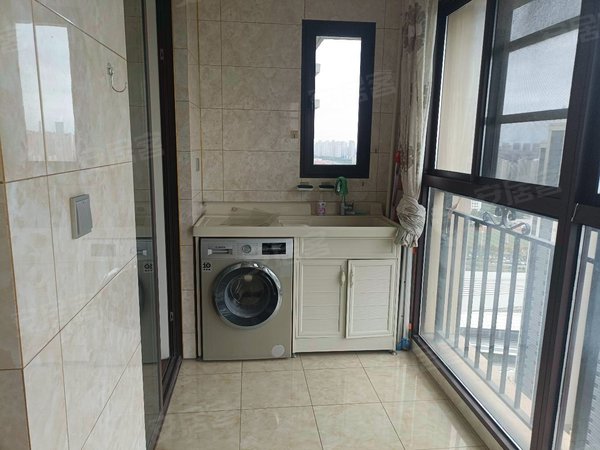 苏州吴江太湖新城万象汇花园出门就是商圈地铁口采光视野开阔出租房源