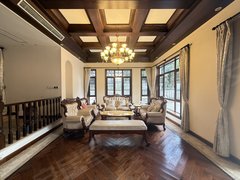 深圳宝安新安带超大游池 欧式风格别墅 大花园 可做接待 价格好谈出租房源真实图片