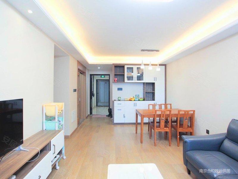 临地铁 中间楼层采光好 次新小区 有电梯 装修好,万科城香樟苑二手房