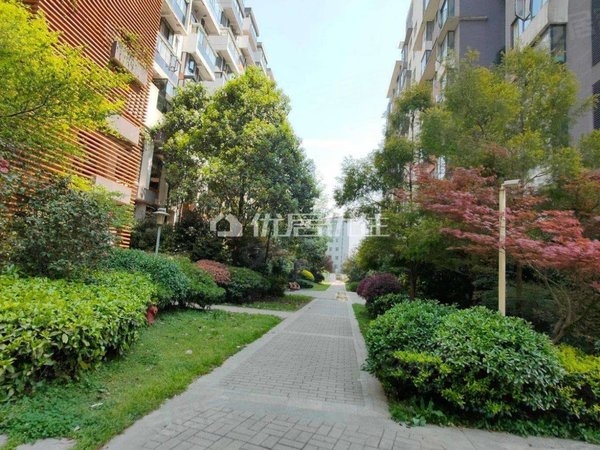 贵阳花溪花溪公园溪山御景溪山御景精装小两室1100包物业压 看房方便