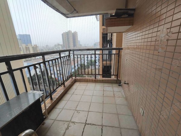 深圳宝安塘尾凤城花园11号线塘尾地铁口凤城花园小区两房60平带大阳台