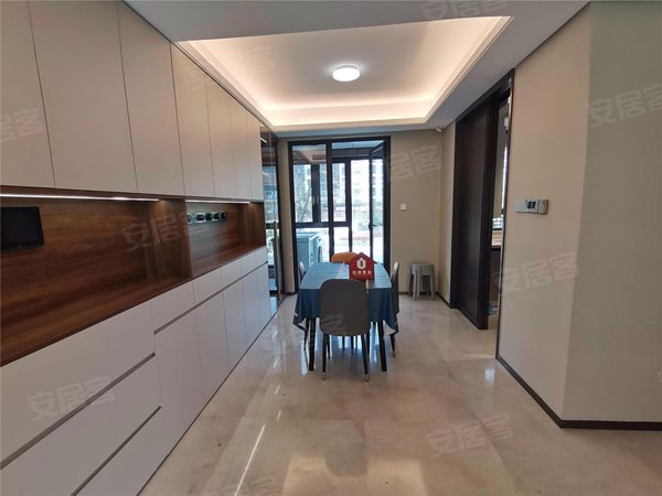 无锡滨湖太湖中锐星樾中锐星樾 精装四房 近地铁 包物业 带车位 随时