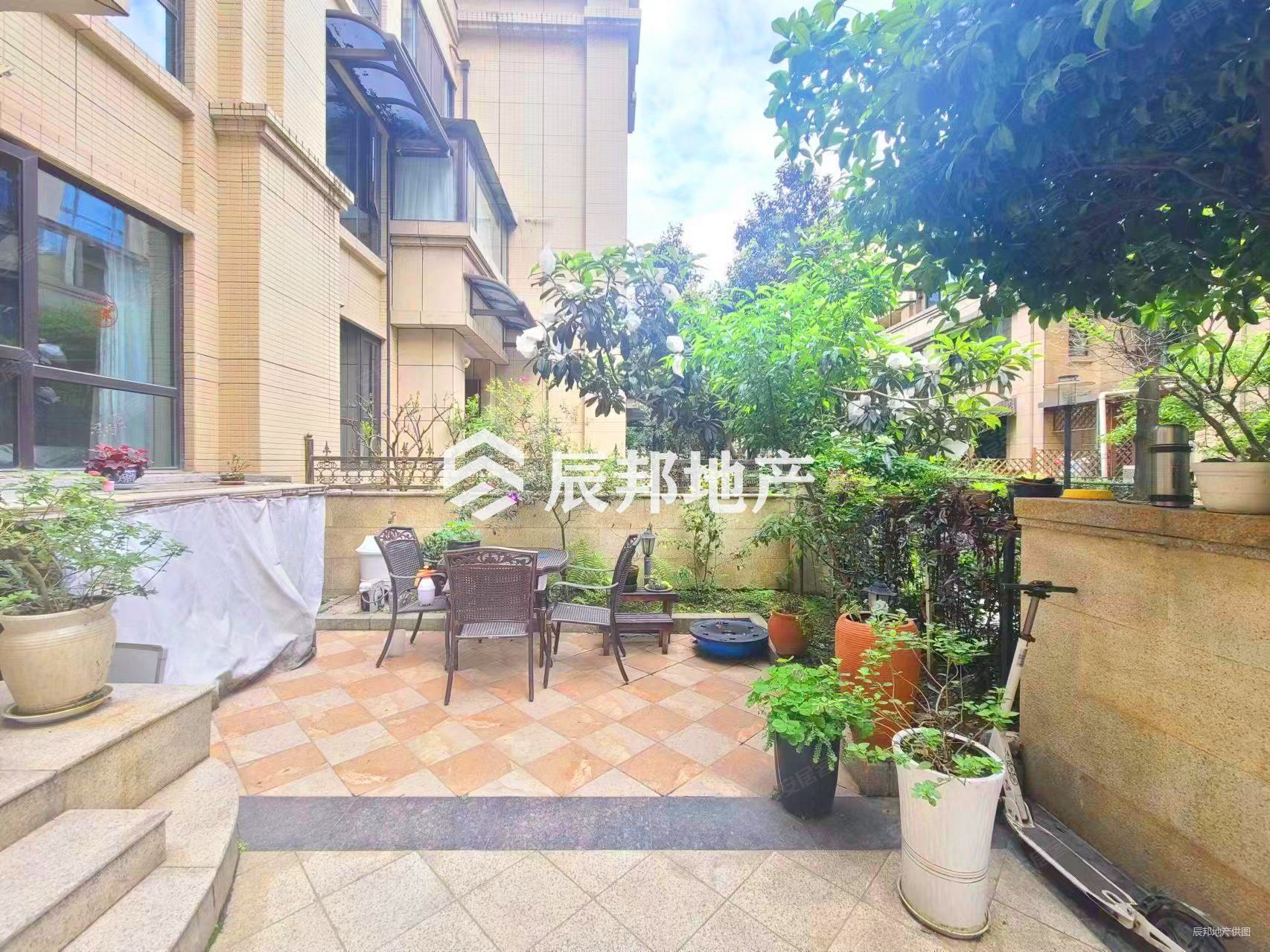 成都房产网>成都二手房>高新区二手房>大源二手房>复地雍湖湾>1706