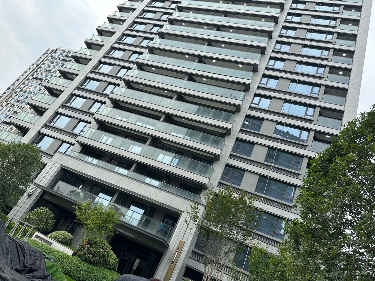 保利欣品华庭3室2厅2卫96.54㎡南270万