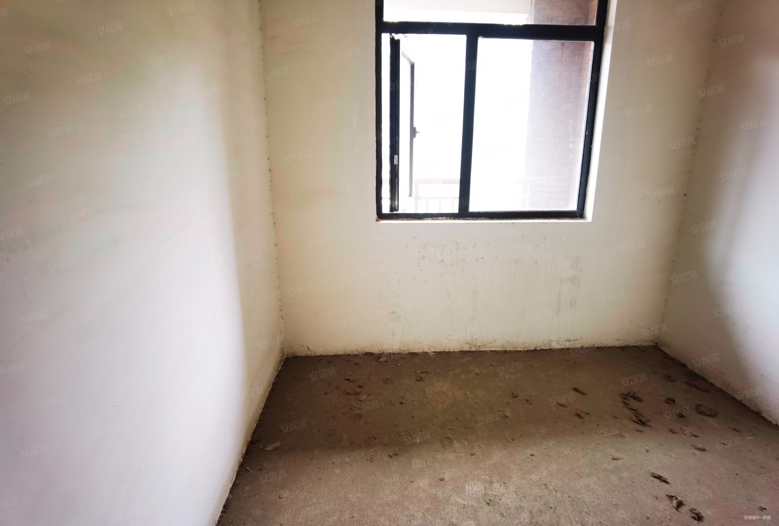 恒大龙城(别墅)4室2厅3卫188㎡南北215万