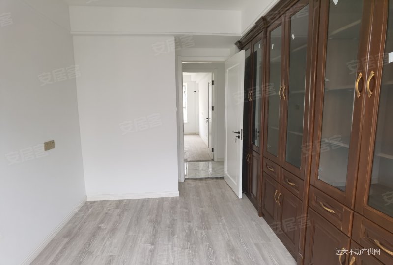 yd扬州天下三期电梯洋房精装修大三房有钥匙随时看有车位急售