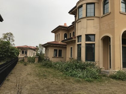 特色 【小区户型】山水庄园均为独栋别墅,目前面积涵盖317-500方,适合