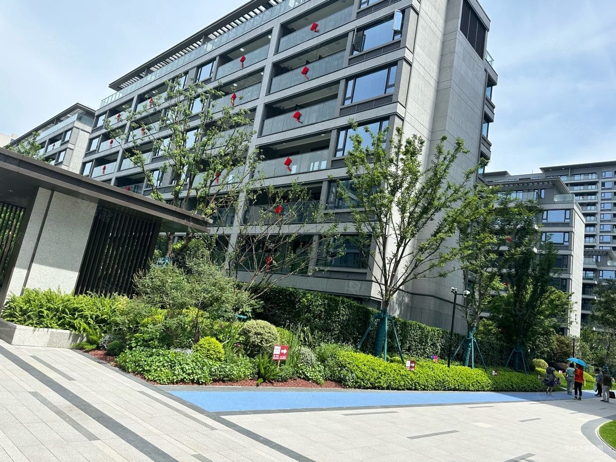 保利欣品华庭3室2厅2卫96.54㎡南270万